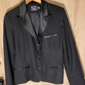 Stylish black blazer!